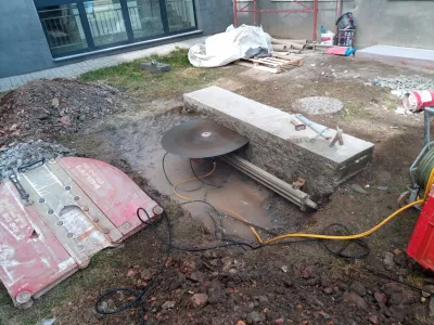 Demolácia betónových konštrukcií v interiéri