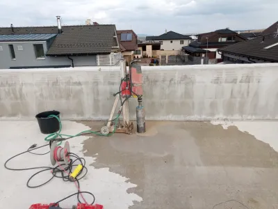 Jadrové vŕtanie otvoru do komína na pripojenie krbu