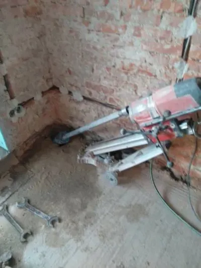 Jadrové vŕtanie otvoru do komína na pripojenie krbu