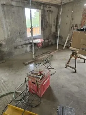 Rezanie dilatačných škár v priemyselnej podlahe