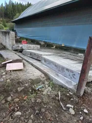 Rezanie otvoru pre dvere v nosnej stene panelového domu